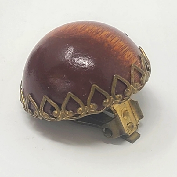 Vintage round wood earrings clip-on earrings - Picture 5 of 6